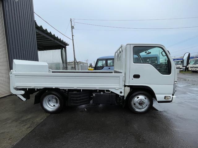 2011 Isuzu Elf – thumbnail 4