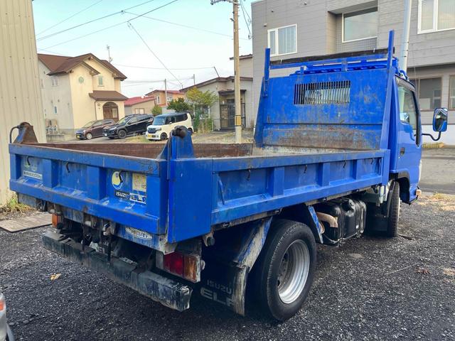2010 Isuzu Elf – thumbnail 4