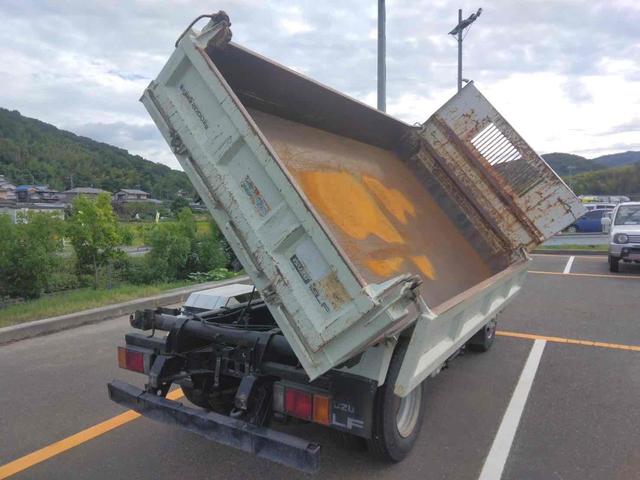 2010 Isuzu Elf – thumbnail 4