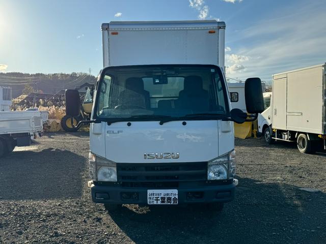 2011 Isuzu Elf – thumbnail 2