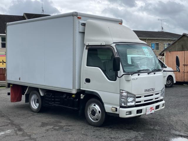 2011 Isuzu Elf – thumbnail 3