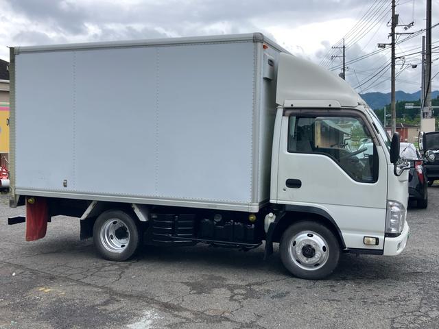 2011 Isuzu Elf – thumbnail 4