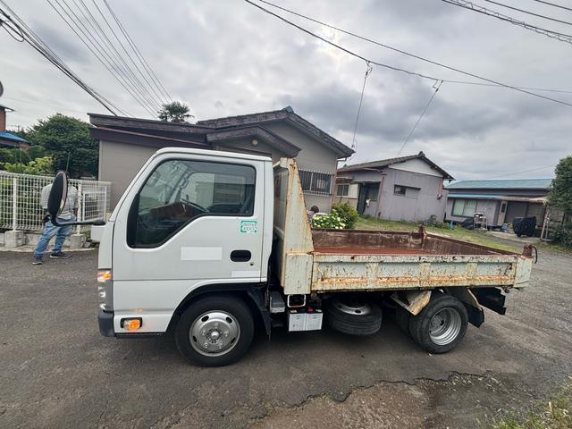 2010 Isuzu Elf – thumbnail 4