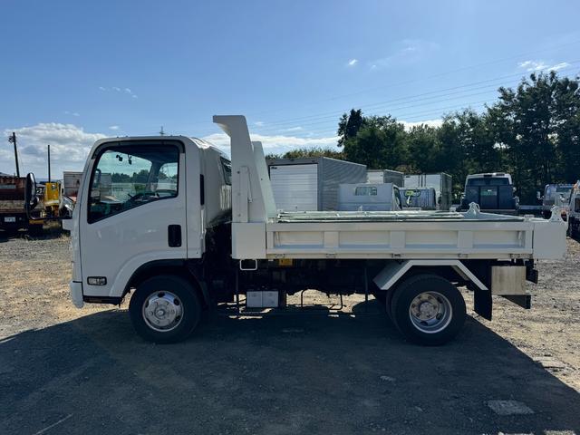 2010 Isuzu Elf – thumbnail 3