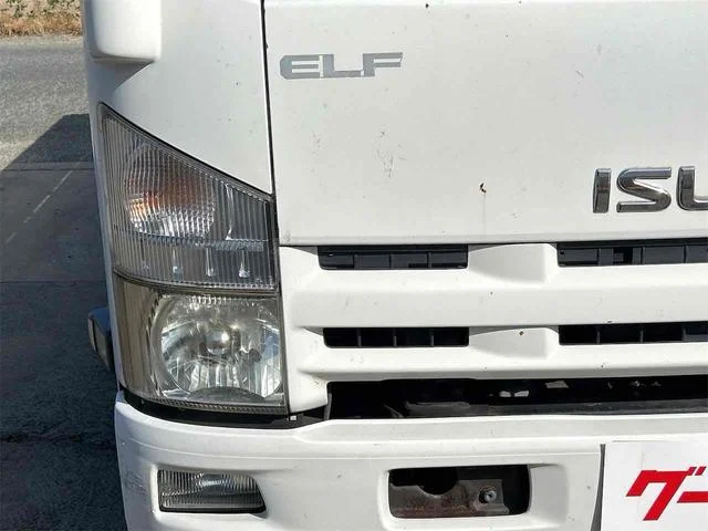 2011 Isuzu Elf – thumbnail 4