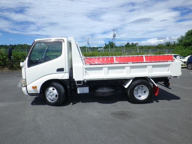 2011 Hino Dutro – thumbnail 2
