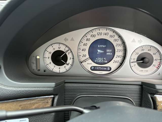 2005 Mercedes-Benz E-Class – thumbnail 2