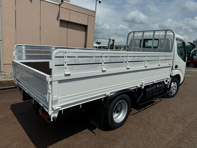 2006 Hino Dutro – thumbnail 2
