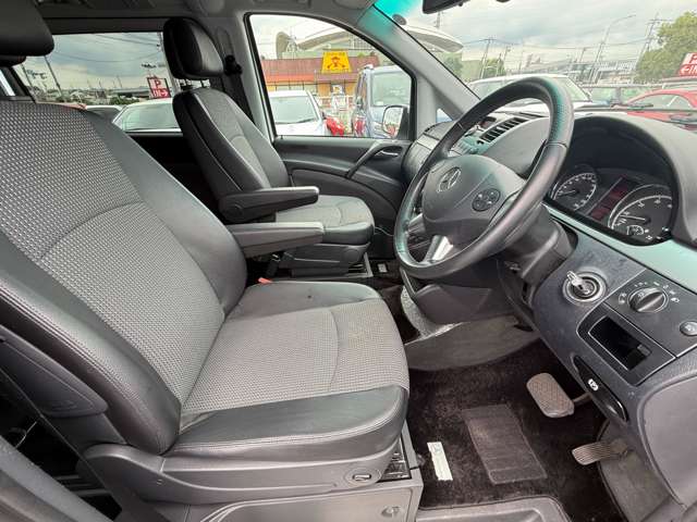 2011 Mercedes-Benz V-Class – thumbnail 4