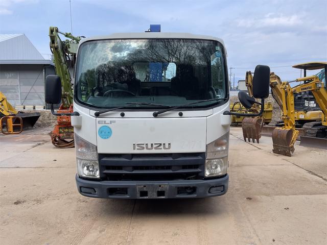 2011 Isuzu Elf – thumbnail 2