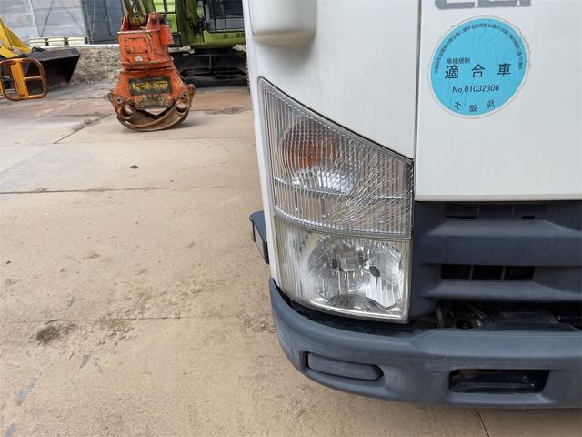 2011 Isuzu Elf – thumbnail 4