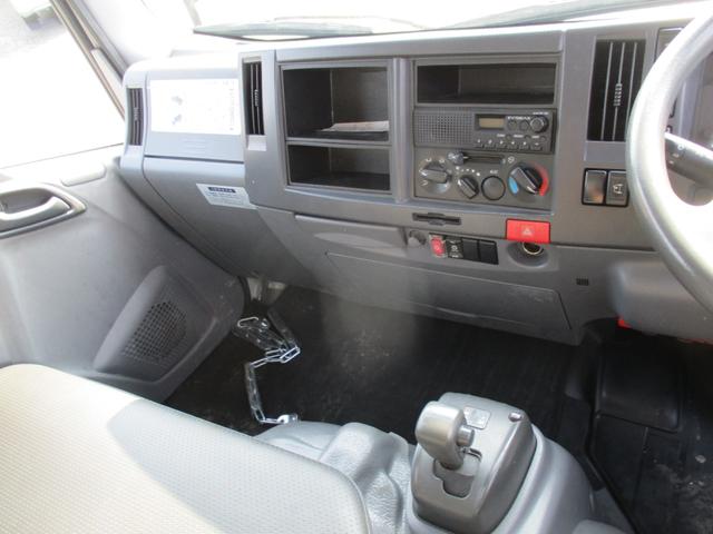 2010 Isuzu Elf – thumbnail 2