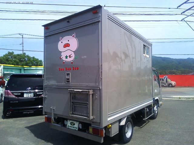 2011 Isuzu Elf – thumbnail 4