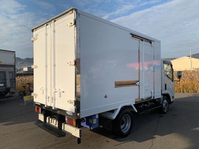 2011 Isuzu Elf – thumbnail 4