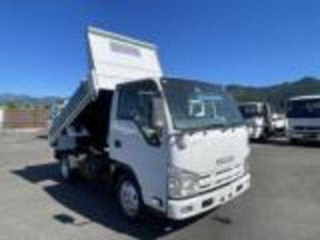 2011 Isuzu Elf – thumbnail 2
