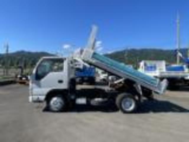 2011 Isuzu Elf – thumbnail 3