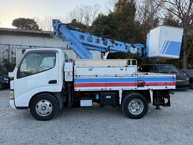 2004 Hino Dutro – thumbnail 4