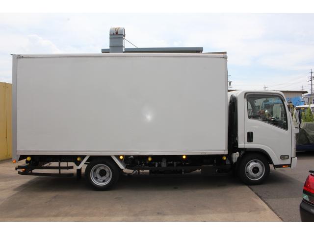 2009 Isuzu Elf – thumbnail 4