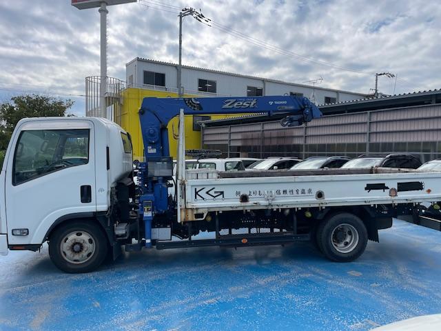2011 Isuzu Elf – thumbnail 3