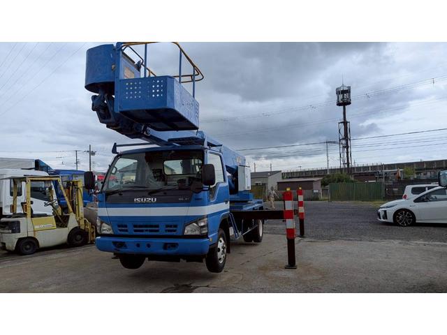 2007 Isuzu Elf – thumbnail 3