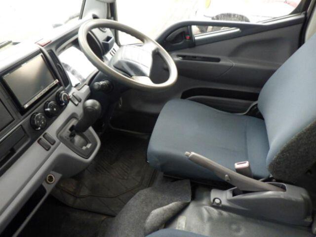 2011 Mitsubishi Fuso Canter – thumbnail 3