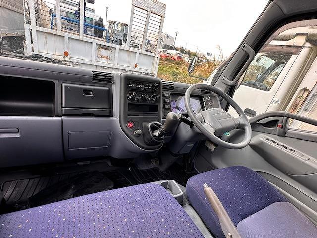 2004 Mitsubishi Fuso Canter – thumbnail 3