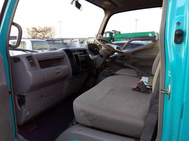 2010 Hino Dutro – thumbnail 3