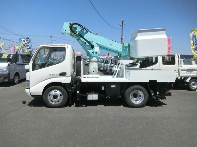 2004 Hino Dutro – thumbnail 2