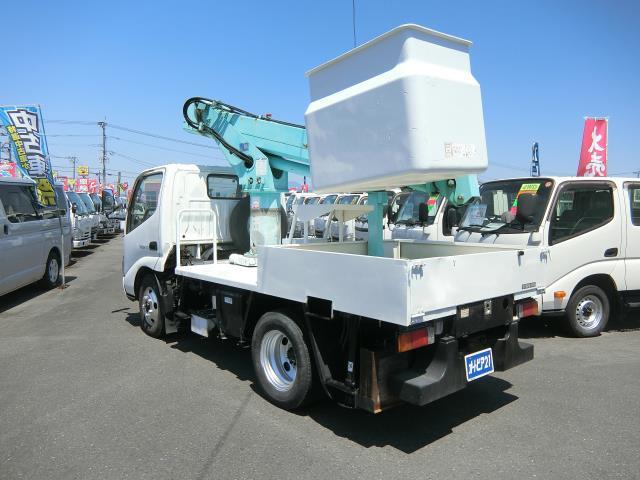 2004 Hino Dutro – thumbnail 3