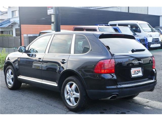 2004 Porsche Cayenne – thumbnail 4