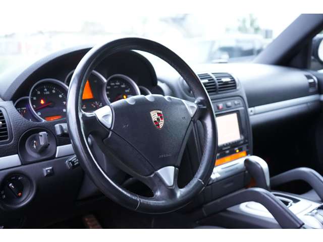 2010 Porsche Cayenne – thumbnail 2