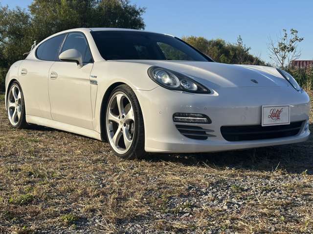 2010 Porsche Panamera – thumbnail 2