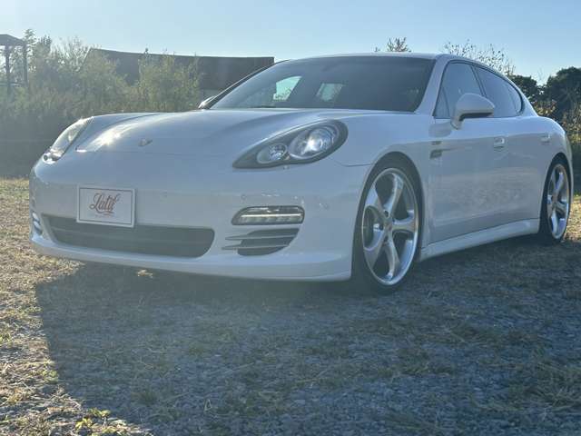 2010 Porsche Panamera – thumbnail 3