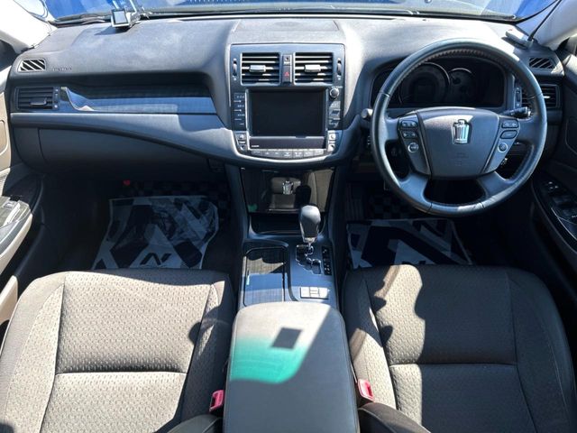 2009 Toyota Crown Athlete – thumbnail 2