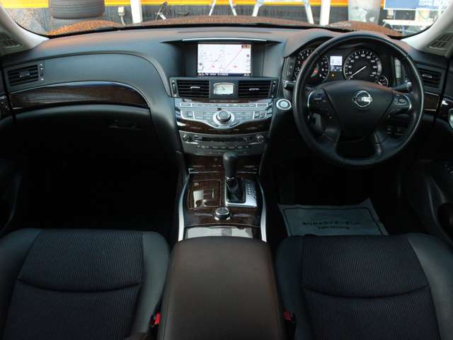 2010 Nissan Fuga – thumbnail 4