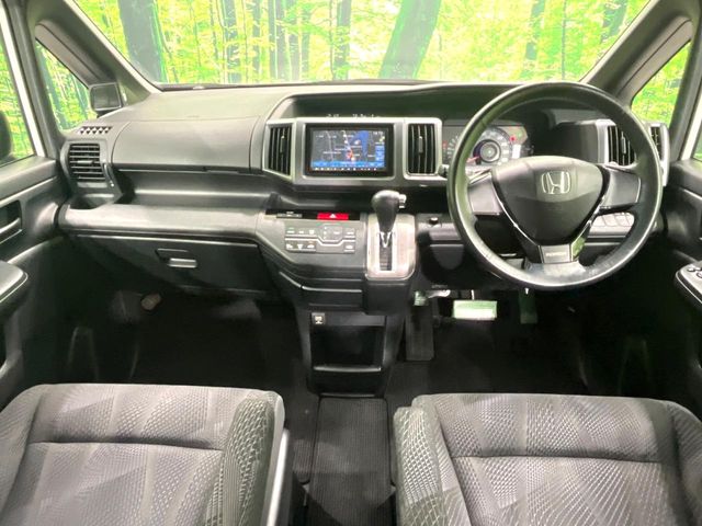 2011 Honda Stepwgn – thumbnail 2