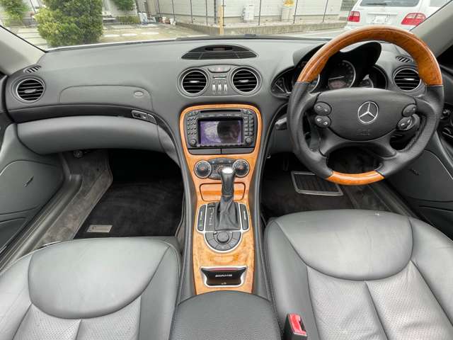 2004 Mercedes-Benz SL-Class – thumbnail 2