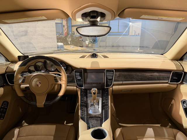 2011 Porsche Panamera – thumbnail 2