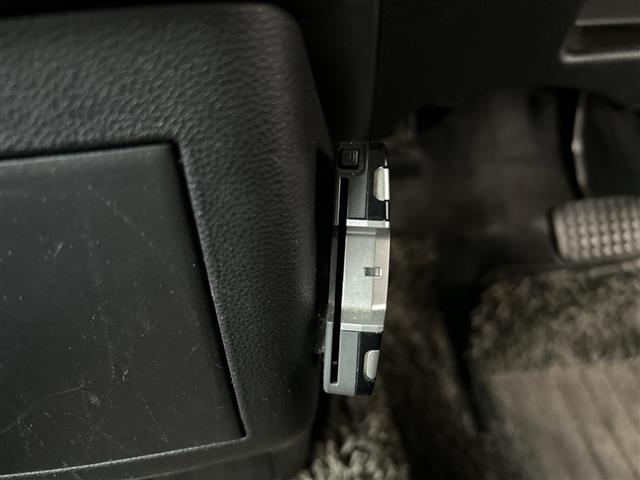 2011 Toyota Pixis Space – thumbnail 2