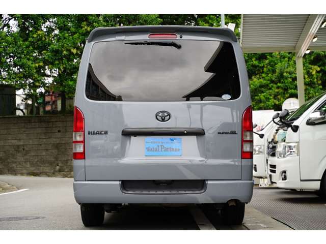 2005 Toyota Hiace – thumbnail 3