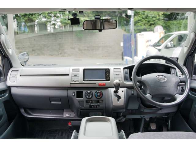 2005 Toyota Hiace – thumbnail 4