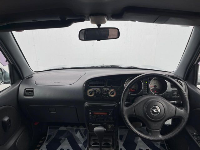 2004 Daihatsu Mira Gino – thumbnail 2