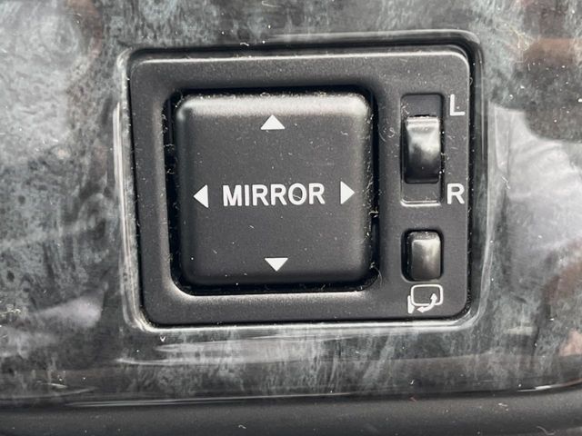2004 Daihatsu Mira Gino – thumbnail 3