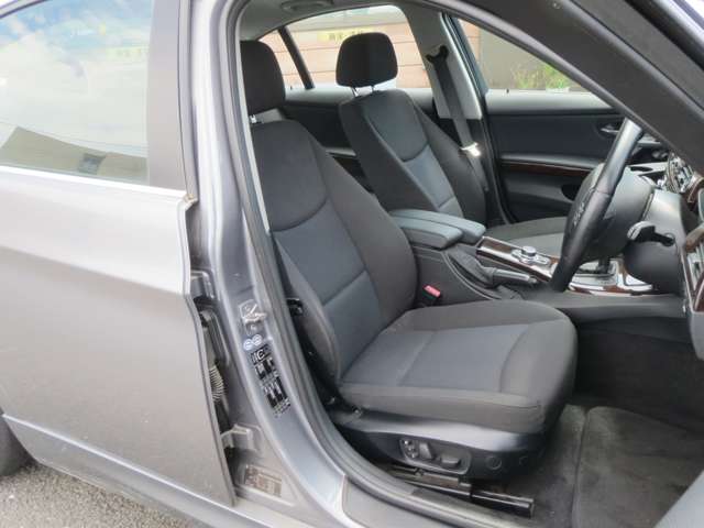 2011 BMW 3 Series – thumbnail 2