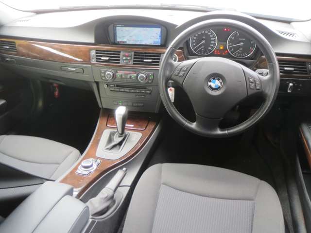 2011 BMW 3 Series – thumbnail 3