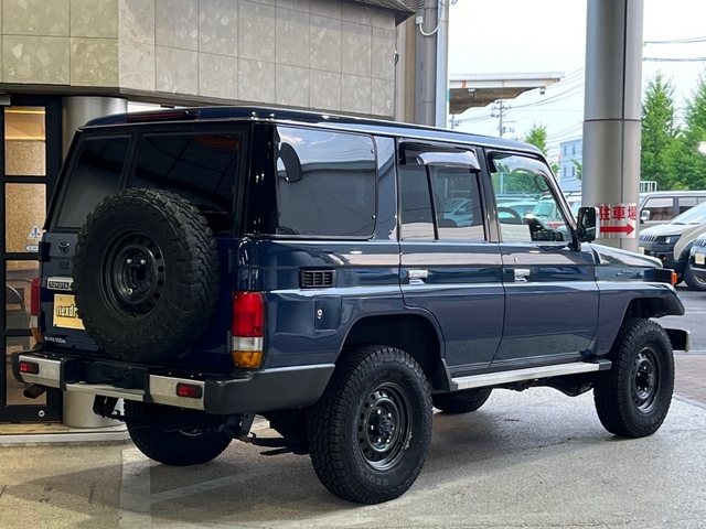 2001 Toyota Land Cruiser 70 – thumbnail 2