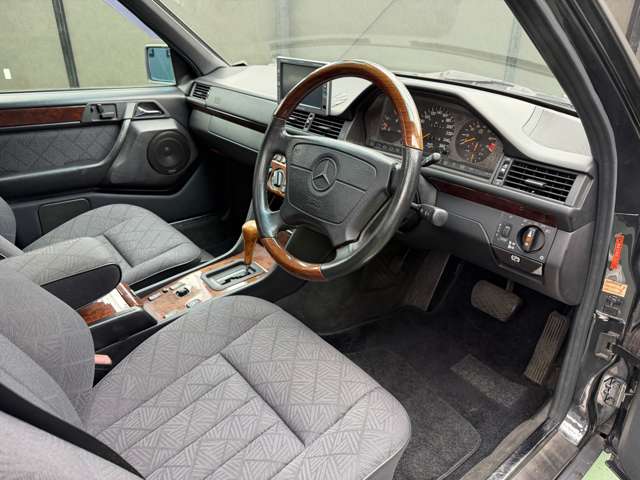 1993 Mercedes-Benz E-Class Wagon – thumbnail 4