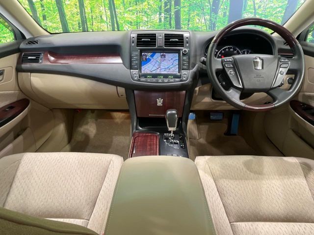2009 Toyota Crown Royal – thumbnail 2