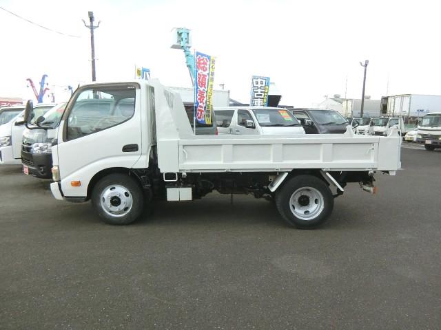 2009 Hino Dutro – thumbnail 2