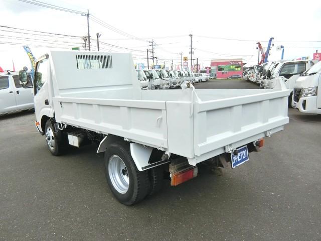 2009 Hino Dutro – thumbnail 3